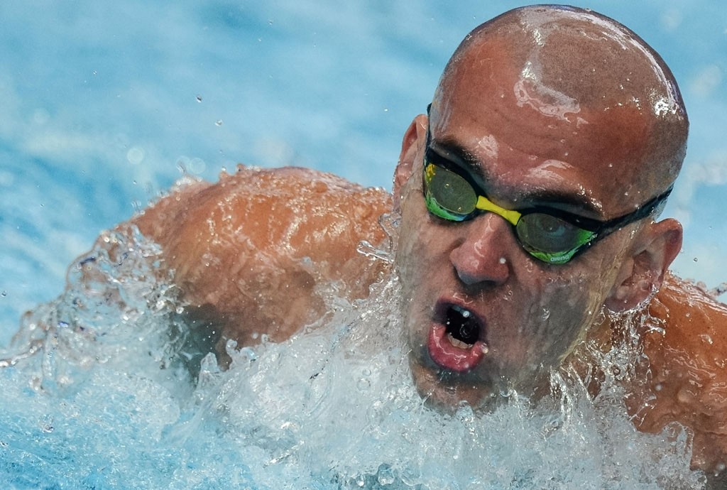 لزلو چه قهرمان شنای 100متر قورباغه