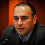 رضوانی: امیدوارم در سال جدید به جای گلایه، گام برداریم رئیس فدراسیون شنا، شیرجه و واترپلو با قدردانی از تمام زحمت کشان ورزش بویژه مدیران باشگاه ها، روسای هیات های استانی، مربیان و ورزشکاران حوزه آبی گفت: امیدوارم در سال جدید و نو شدن طبیعت شاهد شکوفایی فکر و اندیشه باشیم و به جای گلایه، گام برداریم.