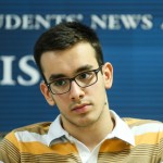 شناگر المپیکی ایران: تحصیل و ورزش را فدای یکدیگر نمیکنم نوجوان نابغه 16 ساله ایران که چهره و رفتارش کمی ما را به یاد هریپاتر معروف رمانهای رولینگ میاندازد و تا به حال توانسته به عنوان کوچکترین ورزشکار و عضو کاروان ایران در المپیک و بازیهای آسیایی حضور داشته باشد. شناگری که میتواند برای ایران ارمغانآور نخستین مدالها باشد اما به شرطی که مسئولین بخواهند و حمایتش کنند.