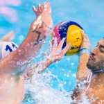 مسابقات واترپلو قهرمانی مردان اروپا با تساوی یونان و مجارستان در حساس ترین بازی و موفقیت سایر تیم‌های مدعی در دور گروهی ادامه یافت.