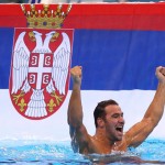 در روز پانزدهم و پایانی ورزش‌های آبی المپیک ریو، مدال طلای واترپلوی مردان به صربستان رسید و شیرجه روی چینی باز هم طلا گرفت.