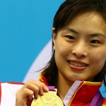 مینیکسا وو  شیرجه رو 30 ساله چینی، با مدال طلای دیشب مجموع طلاهای خود را به عدد پنج رساند و در تاریخ این رشته بی‌همتا شد.