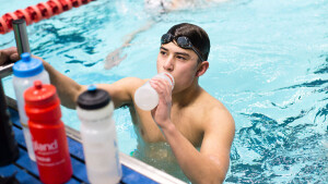 فواید استفاده مایعات در هنگام تمرینات شنا