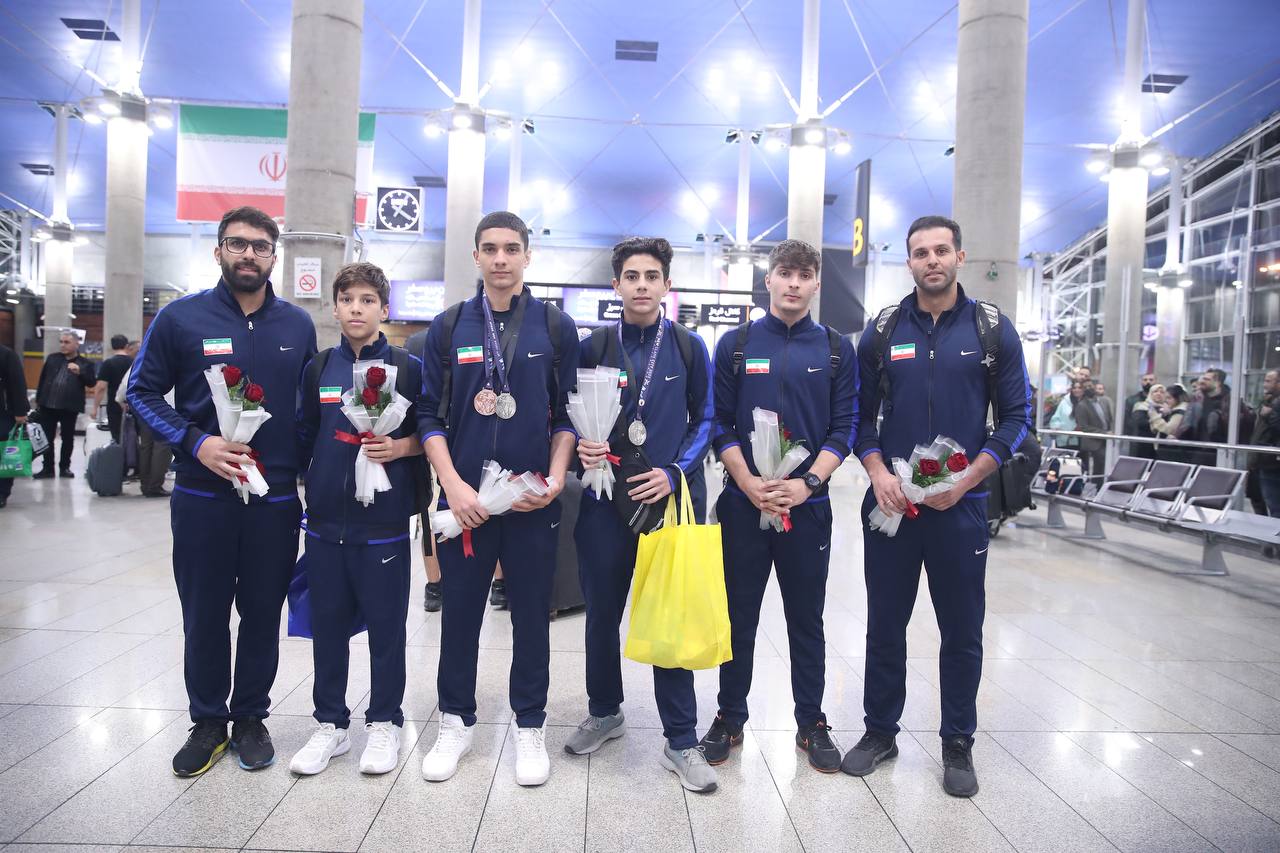 گزارش تصویری_استقبال از کاروان شنا و شیرجه ایران پس از افتخار آفرینی در قهرمانی جوانان آسیا