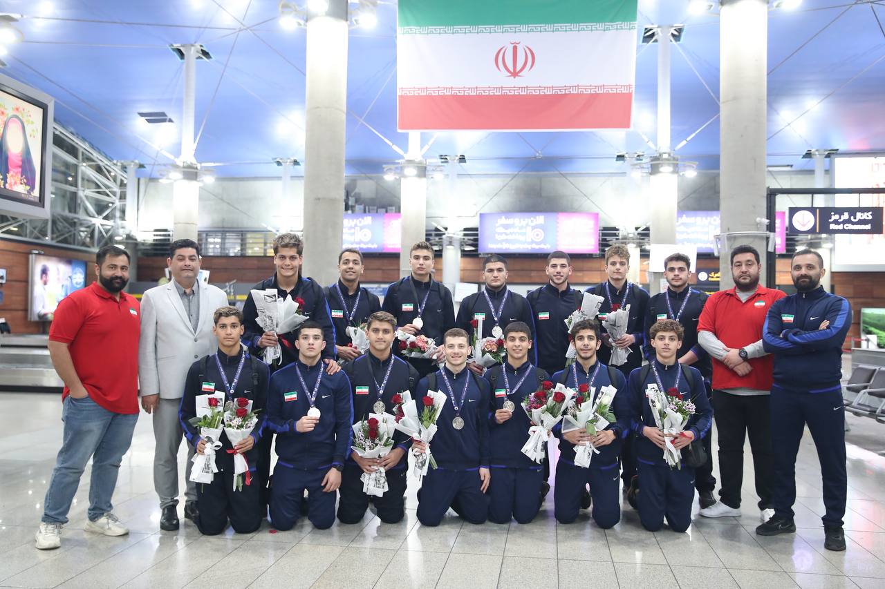 گزارش تصویری_استقبال از کاروان واترپلو ایران پس از کسب مدال نقره قهرمانی جوانان آسیا