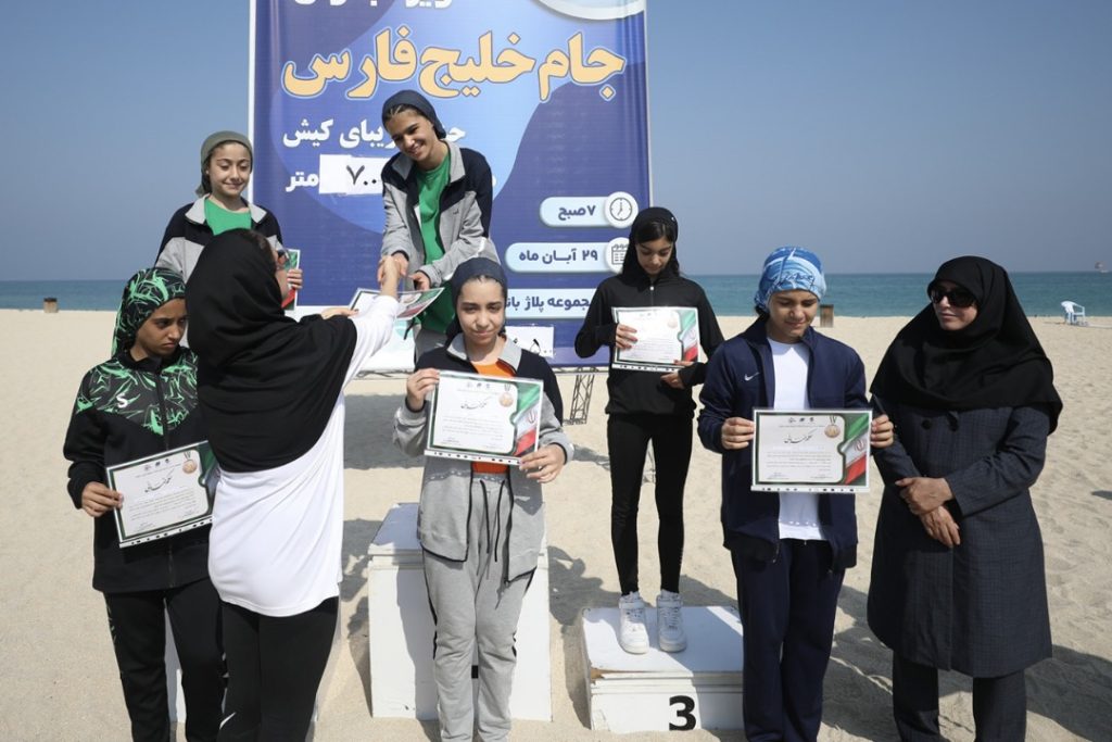 رقابت‌های شنا دریایی بانوان جام «خلیج فارس» در کیش برگزار شد