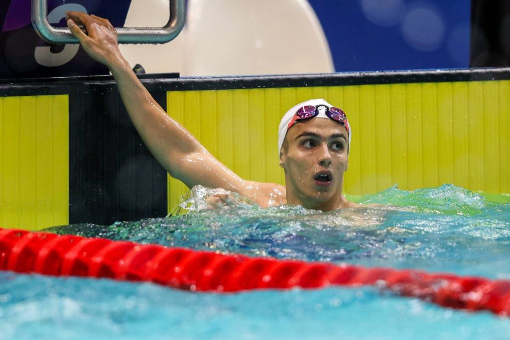 والپیپر متین سهران شناگر والپیپر متین سهران شناگر